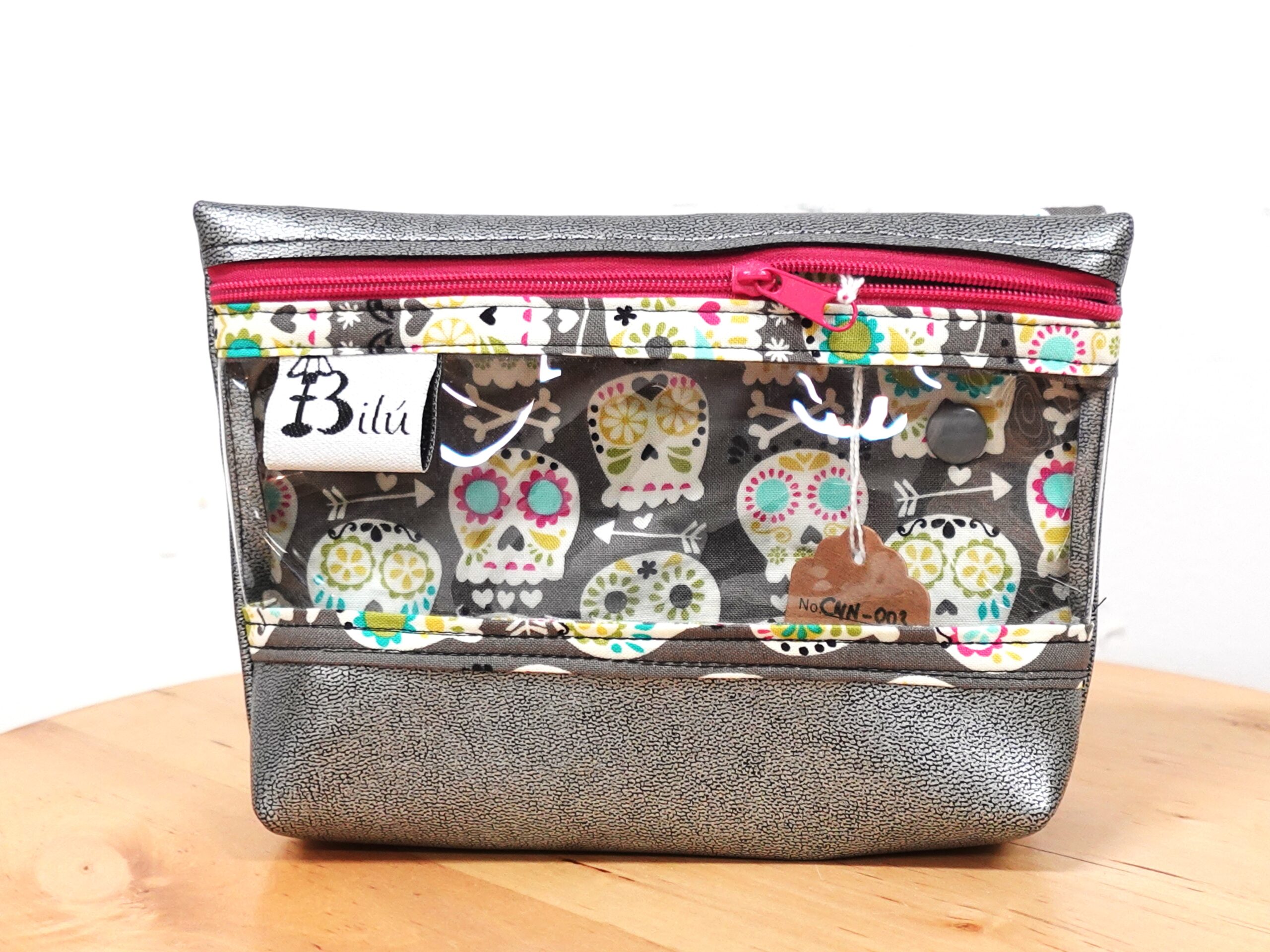 mini neceser doble tela resinada calaveras dibujo fondo gris mini neceser doble tela resinada calaveras dibujo fondo gris