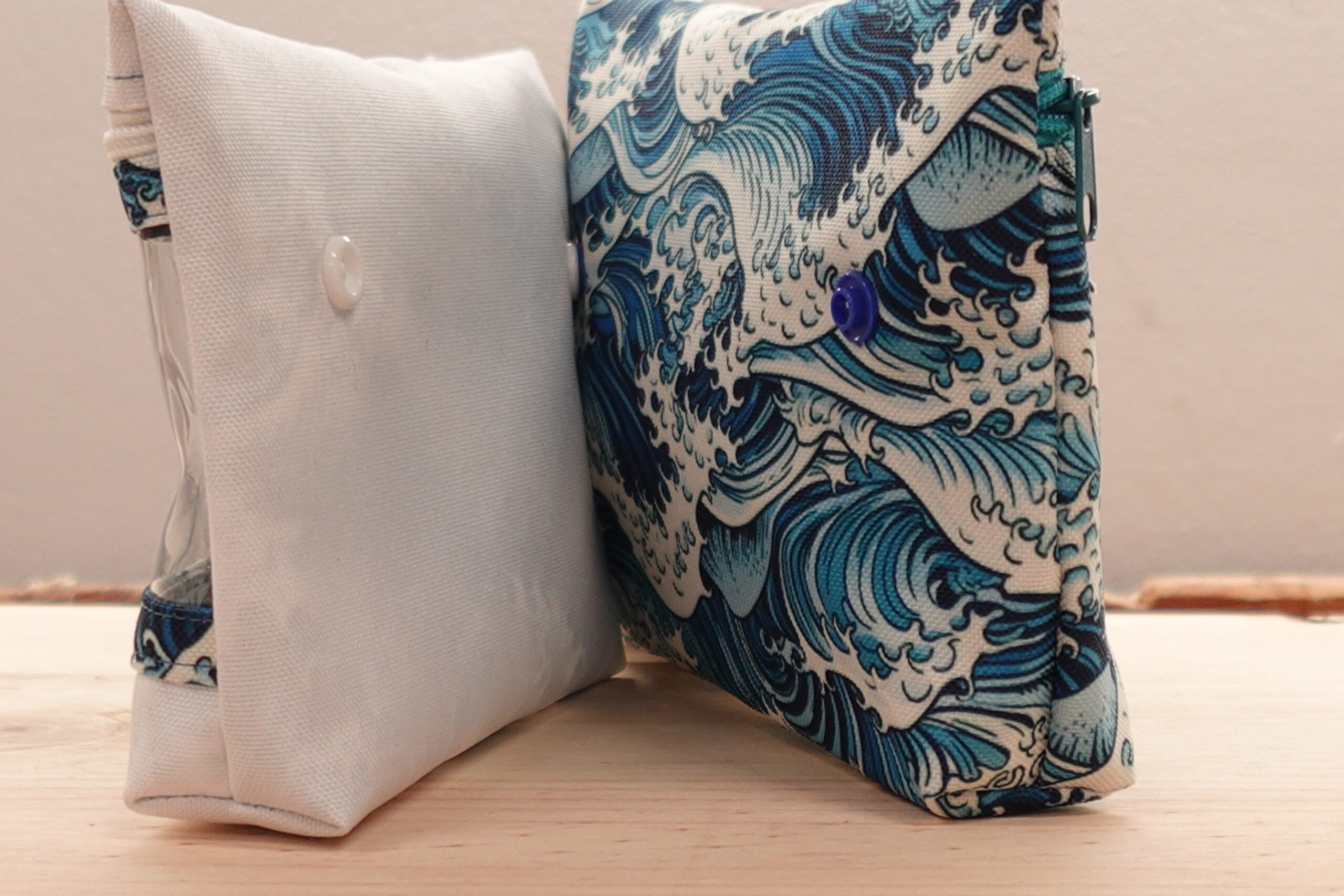 mini neceser doble tela resinada olas japonesas mini neceser doble tela resinada olas japonesas