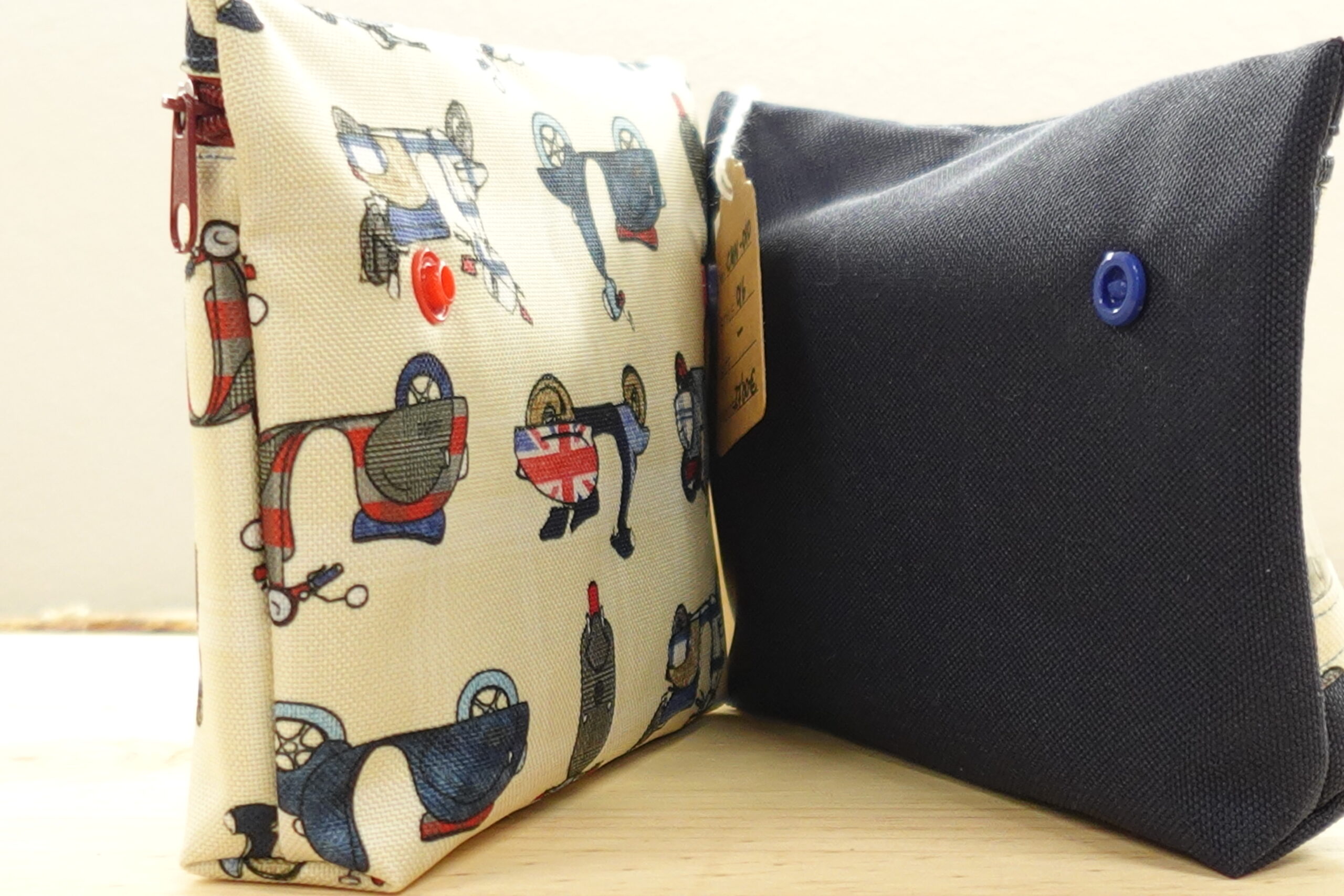 mini neceser doble tela resinada vespas clásicas mini neceser doble tela resinada vespas clásicas