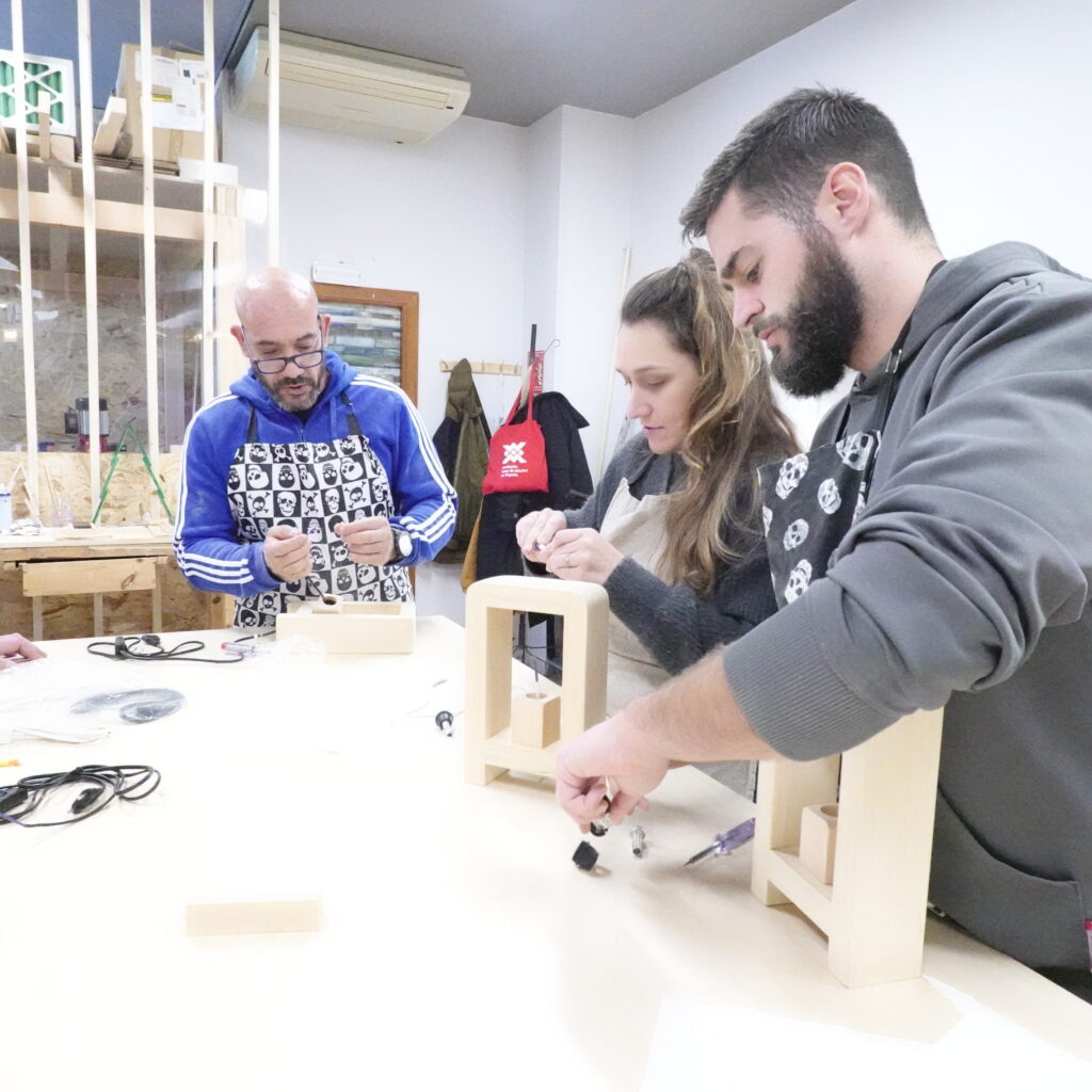 Curso lámpara madera